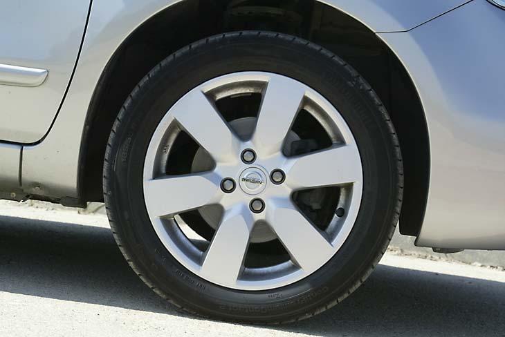 Neumáticos de 185/55 R en llantas de 16 pulgadas.
