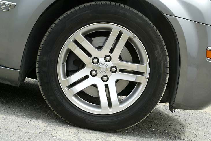 Poderío. Grandes neumáticos de 225/60 R18.