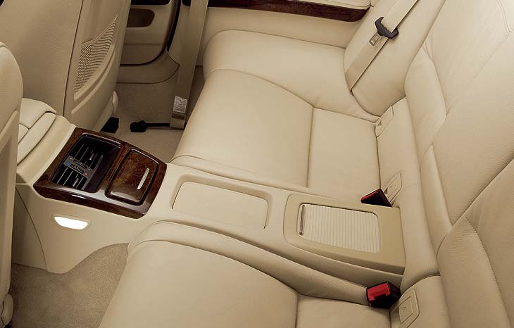 Magníficos acabados, pero poco espacio en las plazas traseras.