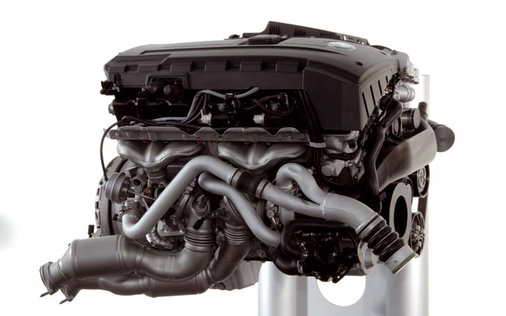 El fabuloso motor del 335i, con su doble turbo y sus 306 CV.