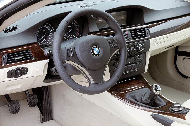 El puesto de mando es idéntico al de las berlinas.