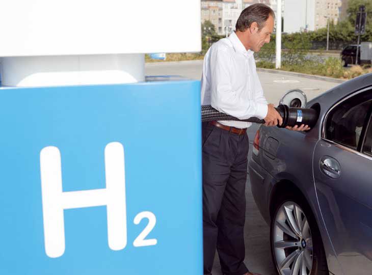 El Hydrogen 7 monta un propulsor polivalente. Esto significa que puede funcionar con hidrógeno o con la gasolina súper de toda la vida.