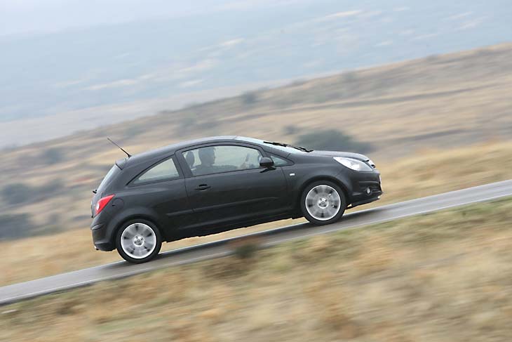 Motor algo perezoso abajo, pero con buen rendimiento en el medio y en el alto régimen.