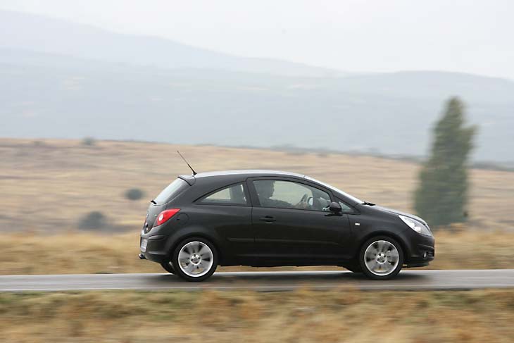 El Corsa está más a gusto en carreteras amplias y a velocidades de crucero.