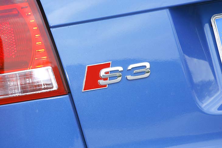 Por detrás el logotipo S3 deja claro que no es una versión normal