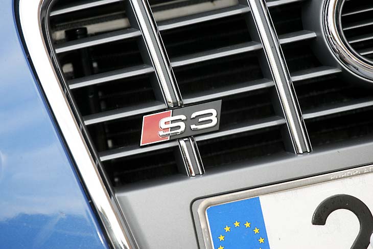 El emblema S3 se ubica discretamente en la rejilla delantera