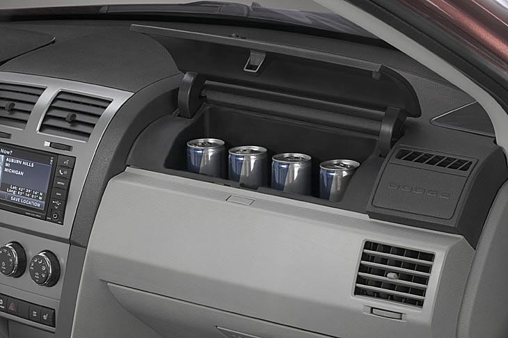 De serie cuenta con un compartimento para refrigerar bebidas