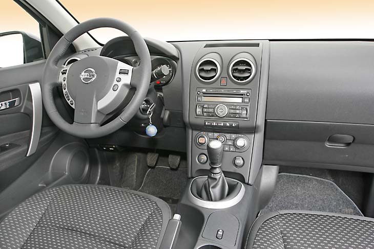 Excelente ergonomía y precisión mecánica de mandos.