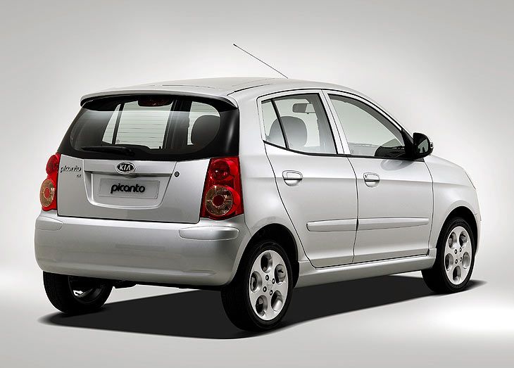 En la parte posterior, los cambios afectan a los grupos ópticos, que mantienen su forma rectangular.