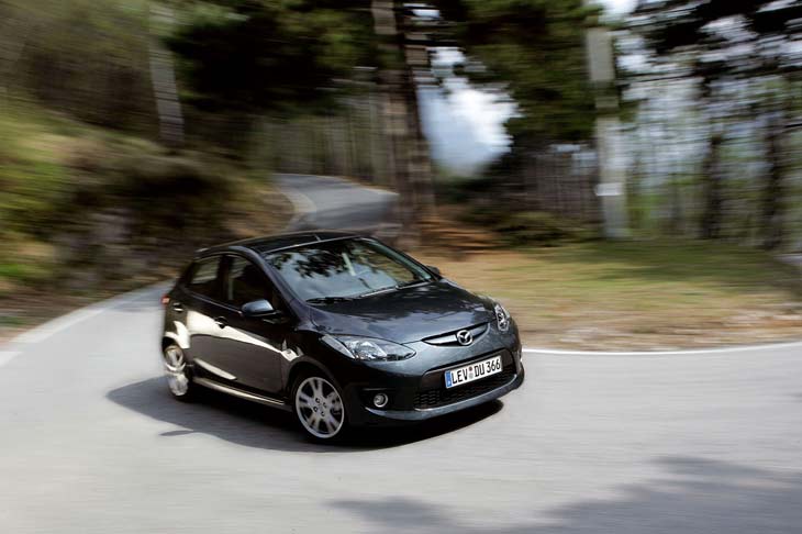 El nuevo Mazda2 es más ligero y compacto