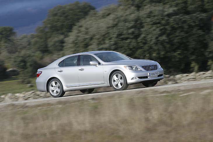 El Lexus LS 460 es un coche que impresiona; dinámicamente, es más europeo que nunca.