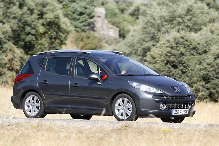 El tacto de la dirección nos ha parecido bastante correcto, no así el de la palanca de cambios.