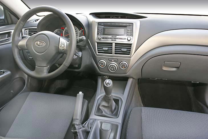 La configuración del interior se mantiene muy parecida a la del 'viejo' Impreza.
