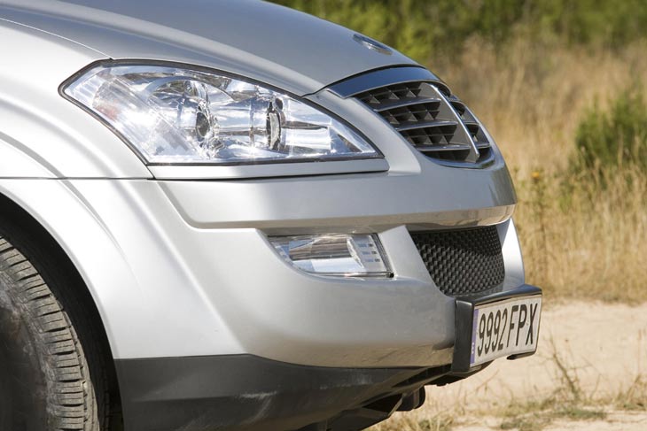 Aunque SsangYong no ha buscado crear un auténtico TT con su Kyron, sus capacidades «off-road» son muy superiores a lo que ofrecen otros SUV.