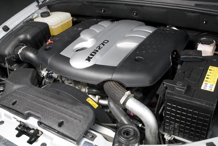 Este Kyron incorpora un motor turbodiesel de origen Mercedes que alcanza 165 CV a 4.000 rpm.