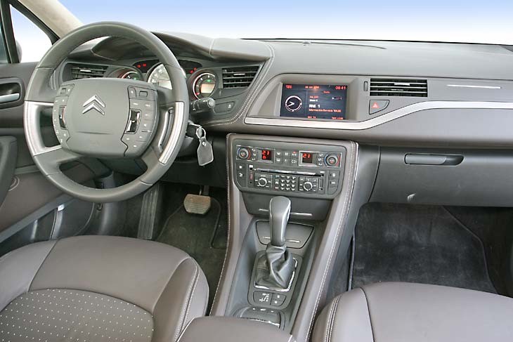 Con el paquete de cuero integral, el habitáculo del C5 puede compararse con los más lujosos del mercado.