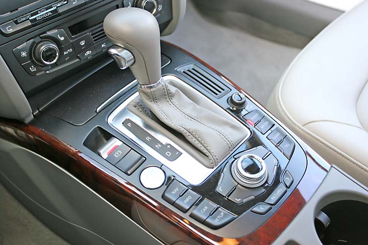 El escalonamiento de las siete primeras marchas en el A4 es impecable. La octava es de ahorro.