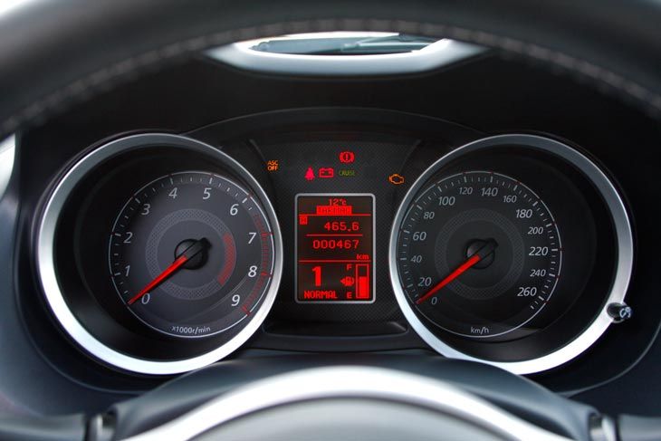 El Lancer Ralliart puede alcanzar 220 km/h y acelera de 0 a 100 km/h en menos de 7 segundos.