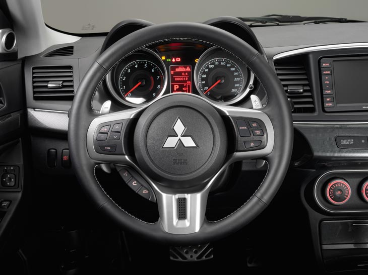 Volante deportivo para el Lancer Ralliart.