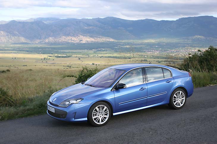 La dotación de medidas de seguridad pasiva es notable.