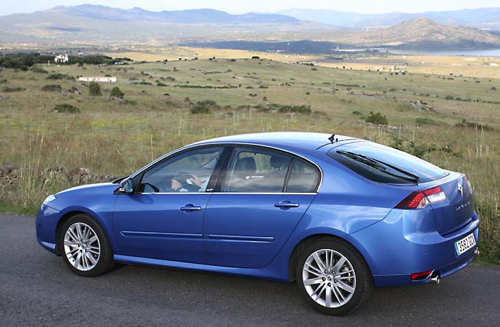 Los paragolpes y las llantas de aleación son de diseño exclusivo.