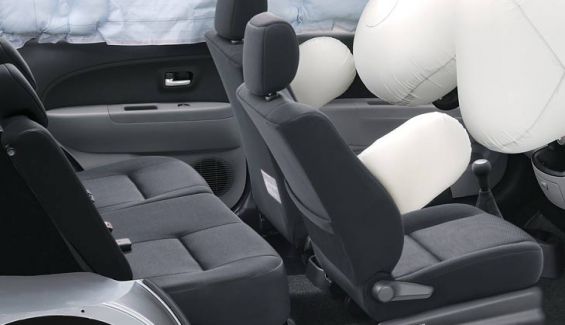 Airbags frontales, laterales y de cortina en el Limited. Airbags frontales, laterales y de cortina en el Limited.