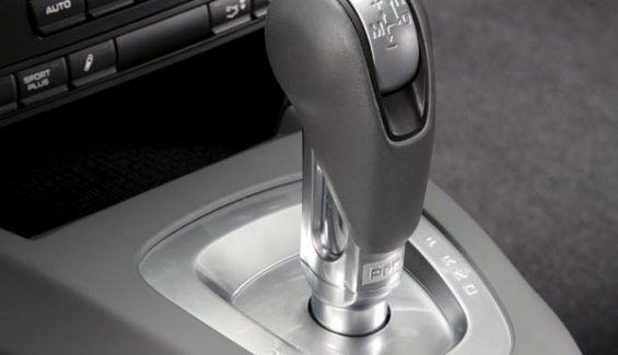 El cambio PDK puede llevarse en automático o en manual. Pulsando el botón Sport Plus opcional se activa el Launch Control El cambio PDK puede llevarse en automático o en manual. Pulsando el botón Sport Plus opcional se activa el Launch Control