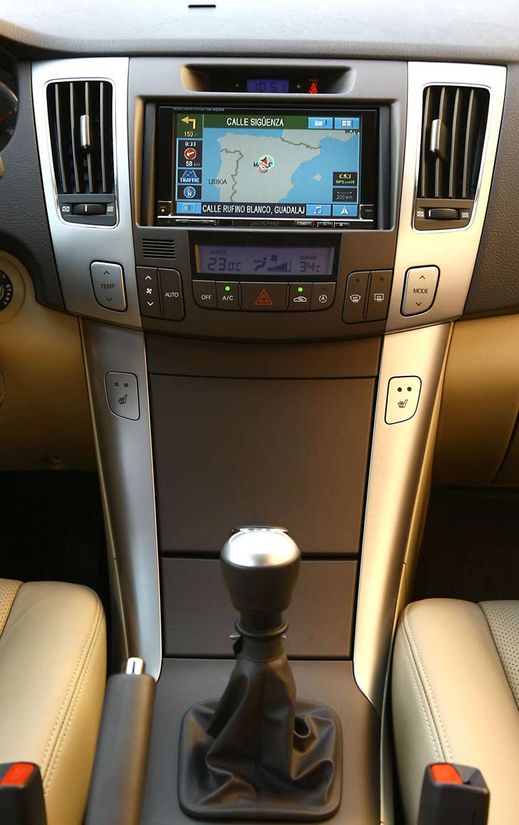 El equipo de sonido/navegación con pantalla táctil es de serie a partir del acabado Comfort.
