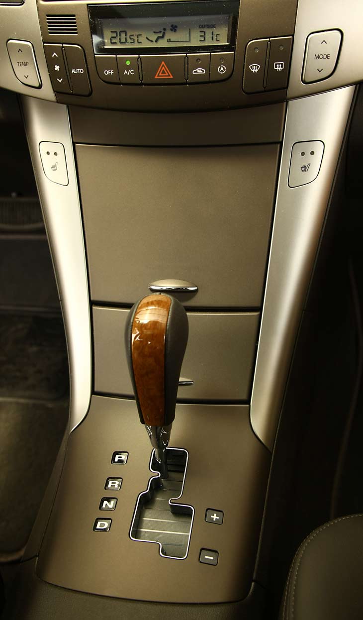 El motor 2.0 CRDI se puede asociar con una caja de cambios automática de 4 velocidades.