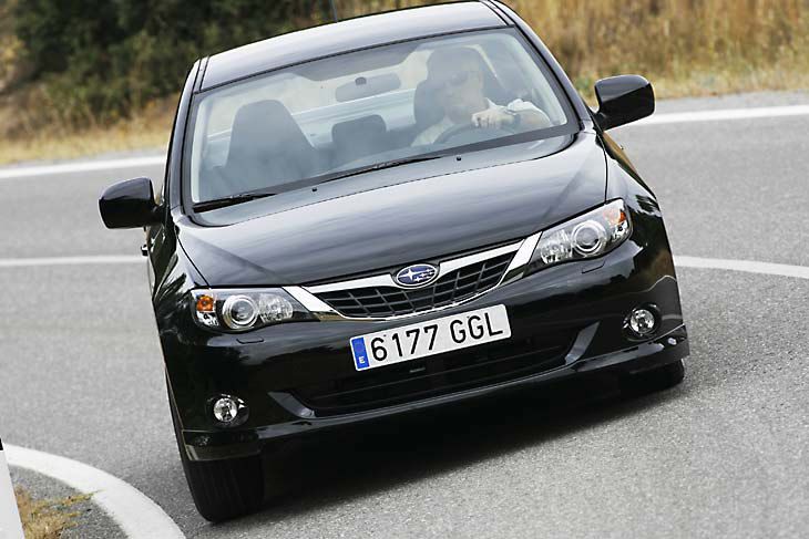 La imagen del Subaru Impreza Sedán Acrópolis es claramente deportiva.