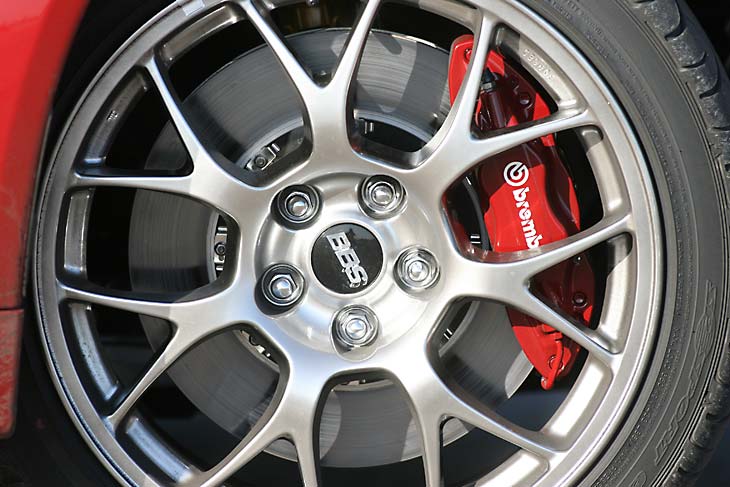 La versión MR dispone de mejores frenos, suspensiones y ruedas.