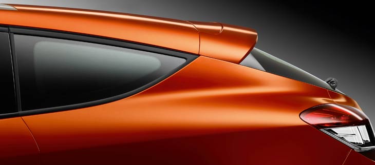 En el montante trasero se encuentra la principal diferencia estética entre el Renault Mégane Coupé y el Renault Mégane de cinco puertas.