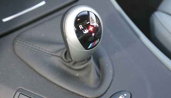 El nuevo cambio DKG de doble embrague eleva la efectividad del BMW M3. Es muy rápido, aunque también algo brusco.