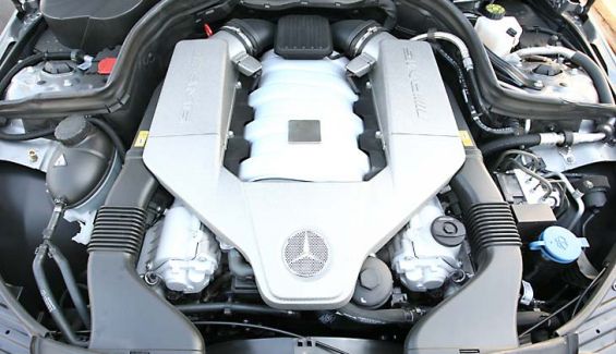 De gran cilindrada y extraordinaria potencia (457 CV), Mercedes lanza un órdago con un motor de enorme fuerza. De gran cilindrada y extraordinaria potencia (457 CV), Mercedes lanza un órdago con un motor de enorme fuerza.