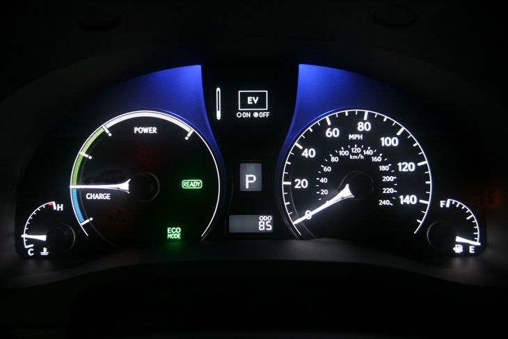 Tablero de instrumentos del Lexus RX 450h.