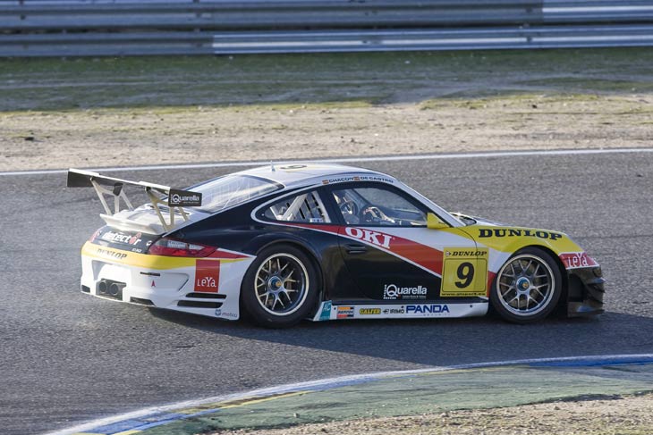 El mejor rendimiento se consigue cuando el coche no desliza nada, algo complicado en carrera por el gran potencial del motor.