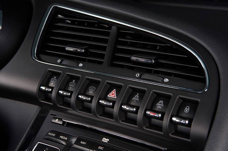 No dispone de versiones 4x4, pero el nuevo Peugeot 3008 incluye una especie de diferencial electrónico con cinco modos de uso según las condiciones de circulación.