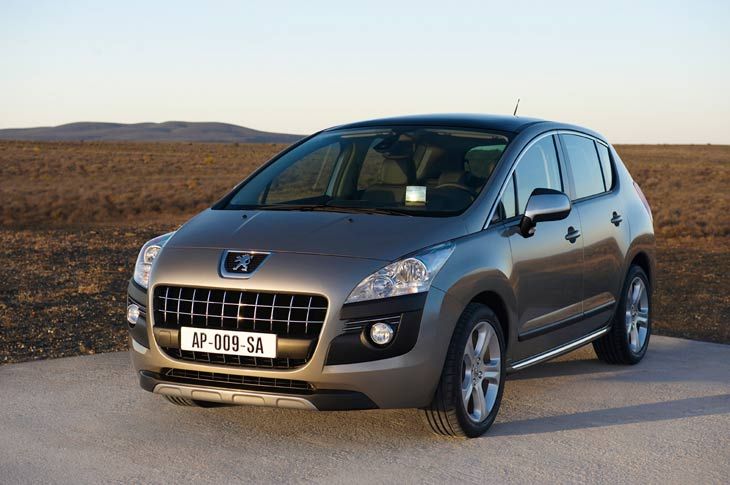 Gran parrilla y altura sobreelevada de carrocería para un Peugeot 3008 basado técnicamente en el 308.