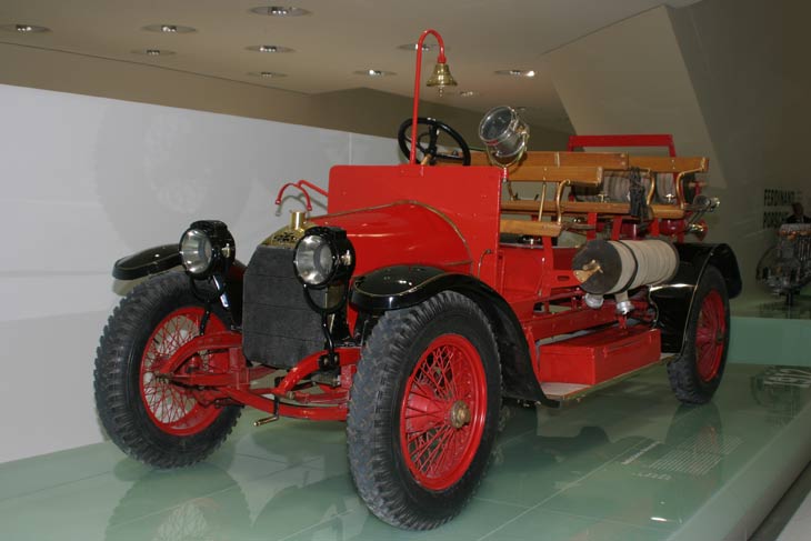 Ferdinand Porsche hizo de todo. También figuran en su curriculum este espectacular coche de bomberos de la década de 1910.