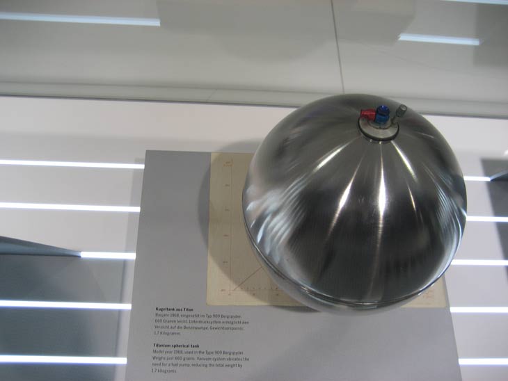 La obsesión por el aligeramiento fue casi enfermiza en Porsche. En 1968 se utilizó este depósito de 660 gramos de peso.