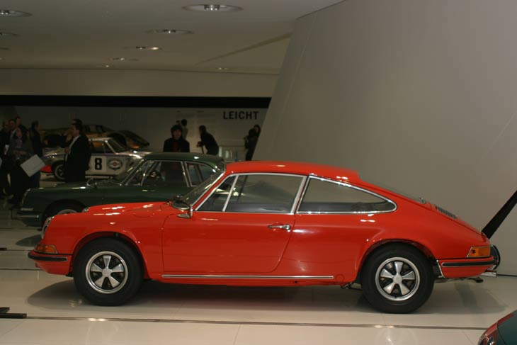 Precursor del nuevo Panamera es este 911 con batalla alargada 35 centímetros de 1970. Era un verdadero cuatro plazas.