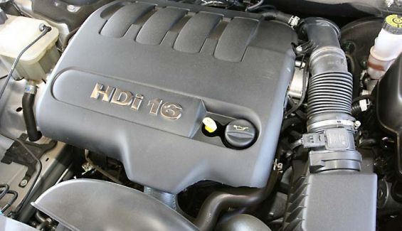 A pesar de que declara menos CV que el del Alfa 159 Sportwagon 2.0 JTD-M, el motor del Citroën C5 Tourer 2.0 HDi ha obtenido muy buen rendimiento en nuestras mediciones A pesar de que declara menos CV que el del Alfa 159 Sportwagon 2.0 JTD-M, el motor del Citroën C5 Tourer 2.0 HDi ha obtenido muy buen rendimiento en nuestras mediciones