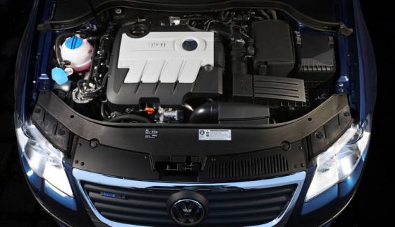 El Passat BlueTDI incorpora el motor 2.0 TDI de 140 CV junto a un catalizador SCR. El Passat BlueTDI incorpora el motor 2.0 TDI de 140 CV junto a un catalizador SCR.