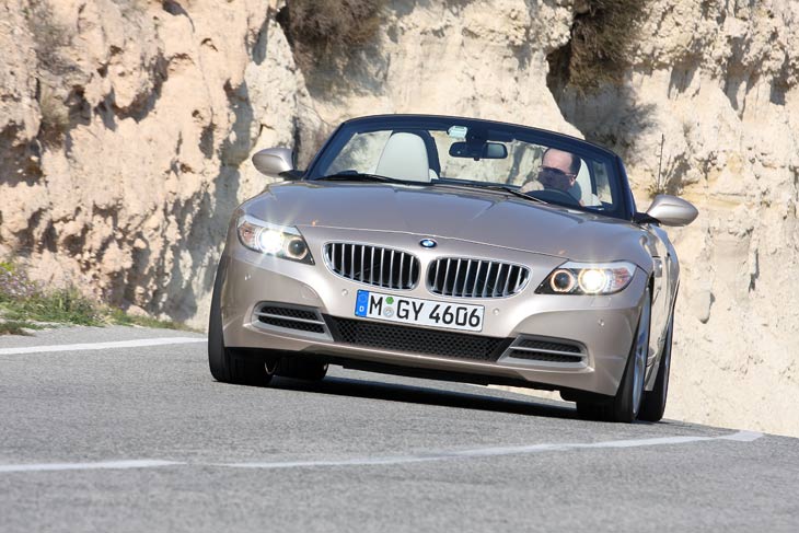 Ya sea en modo cabrio o con la capota puesta, el comportamiento del BMW Z4 es imperturbable