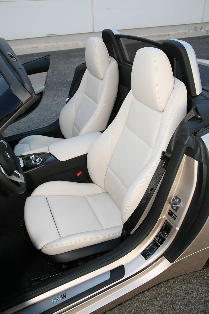 El paquete Pure White aporta todavía más distinción al interior del BMW Z4