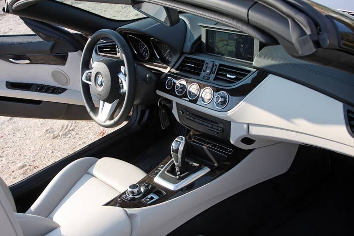 El interior del BMW Z4 está muy cuidado y resulta bastante atractivo