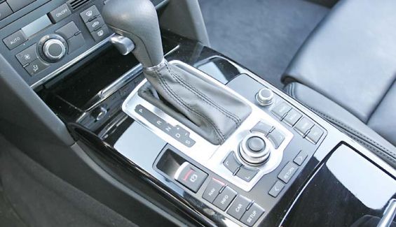 Sólo con cambio Tiptronic. Contribuye a que la conducción del Audi A6 3.0 TFSi sea un auténtico placer.