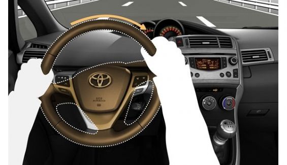 El sistema de dirección eléctrica activa elimina las vibraciones al volante del Toyota Verso.