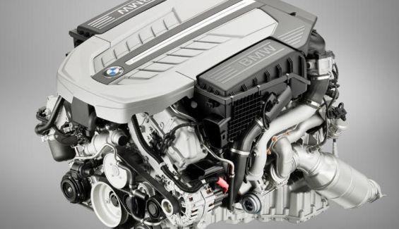 Motor V12 con sistemas de inyección directa de gasolina y TwinPower Turbo.