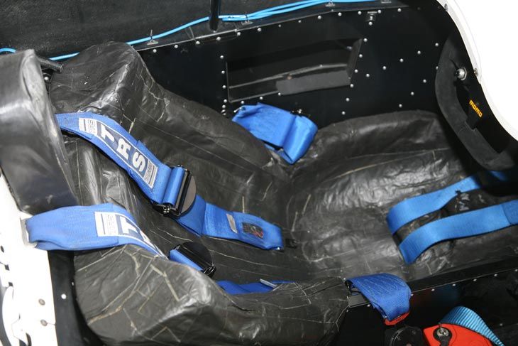 El asiento es como el de un monoplaza, se hace a medida para cada piloto.
